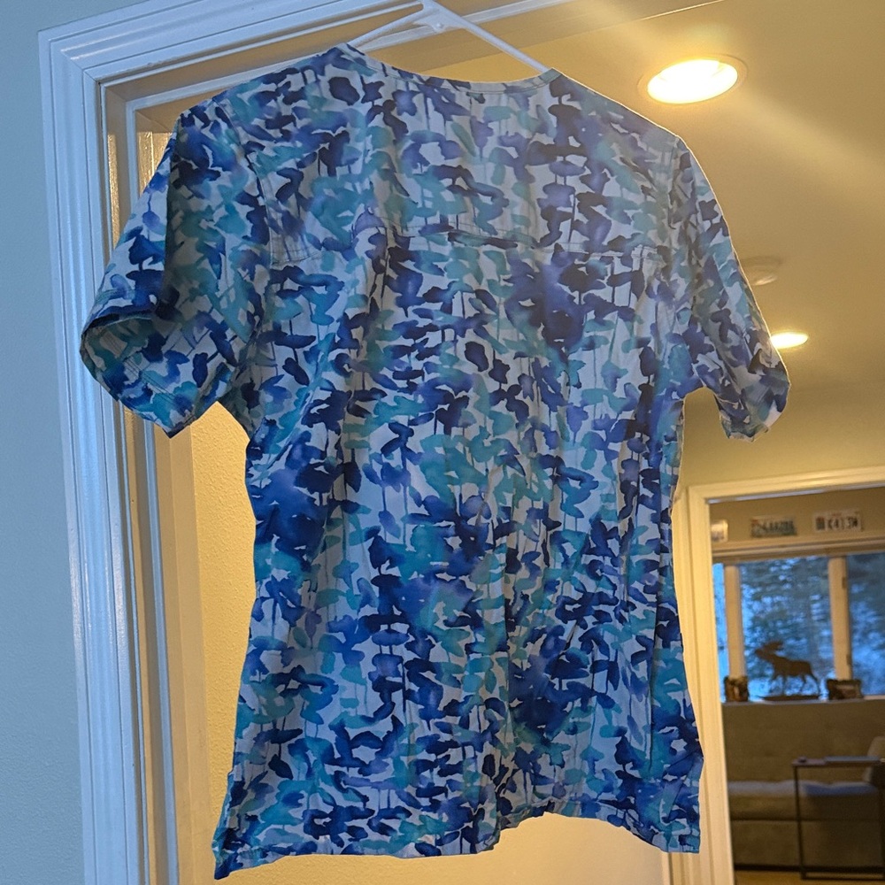 Carhartt Blue Floral Scrub Top - Picture 3 of 3